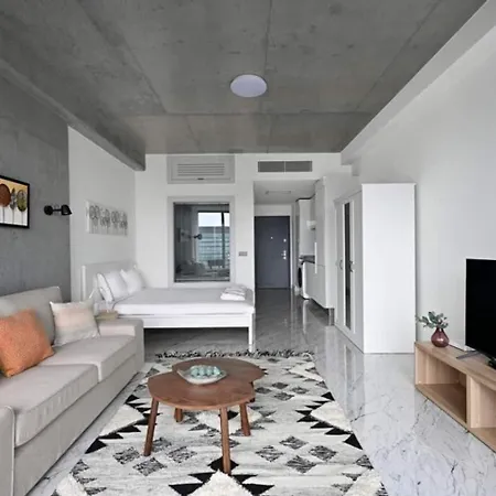 Cozy Bright W Parking, Poolviews! #237 Appartement *