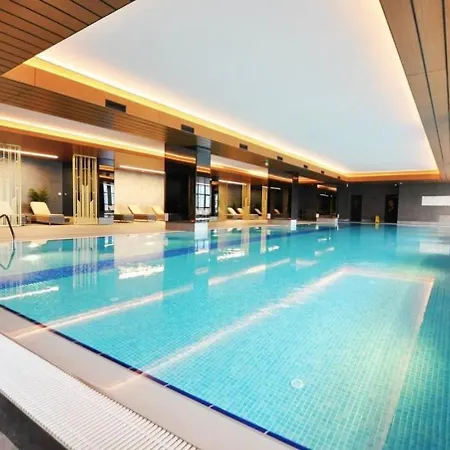 Cozy Bright W Parking, Poolviews! #237 דירה